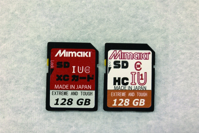 ホワイトインク使用で鮮やかな発色