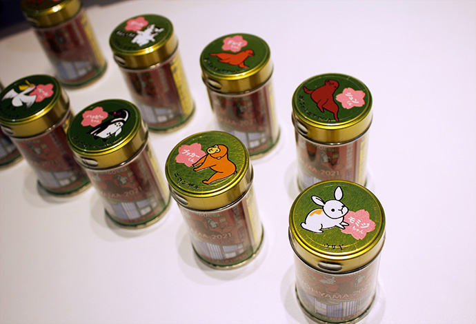 「イヤーモデル缶」にプリントされた多品種のデザイン