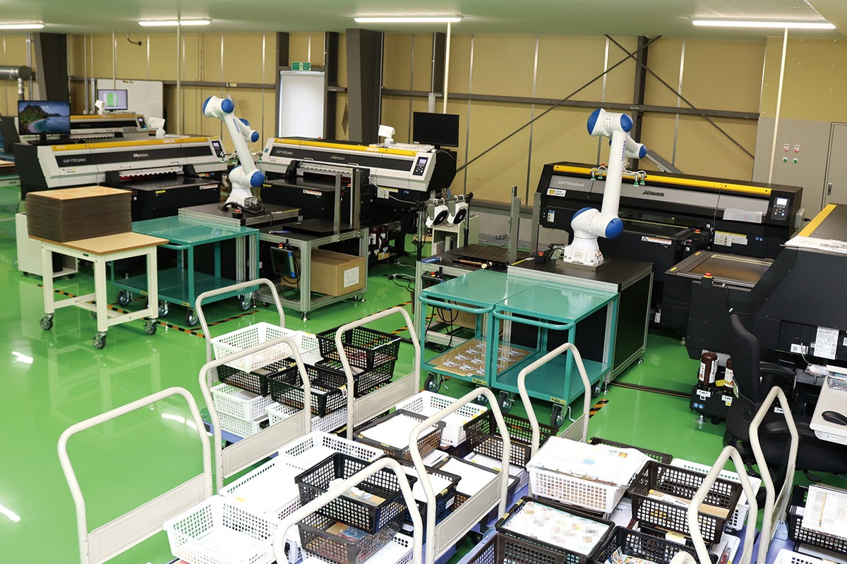 マルショウ(株)は「M2COA」1台に対し、「UJF-7151 plusII」2台を配置
