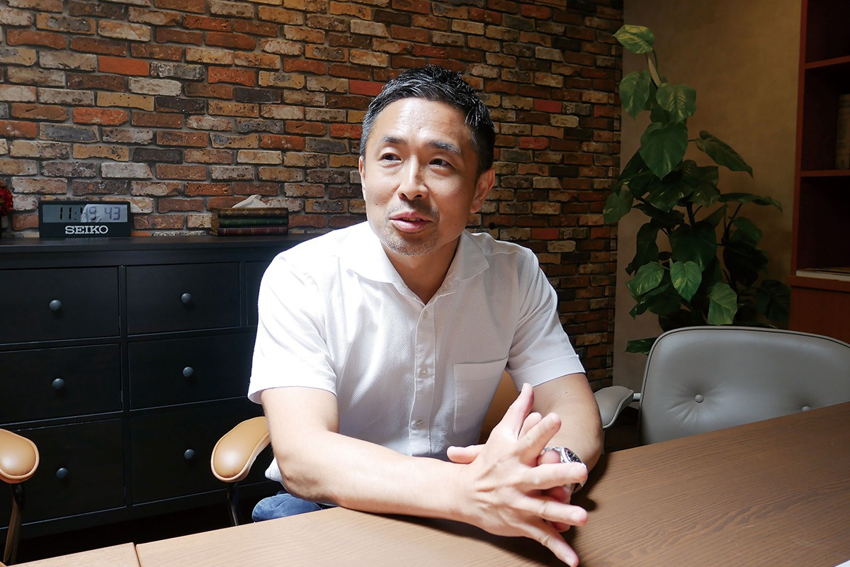 営業部の金子賢一郎部長