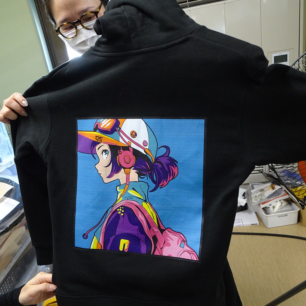 服部のDTFプリンタ制作見本（パーカーの背中にプリント）