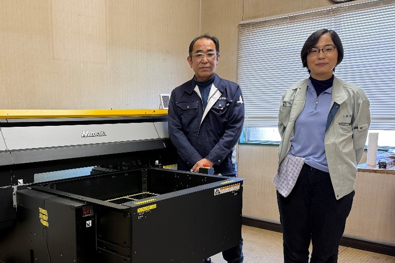 （写真左から）代表取締役・佐倉光広氏、商品企画・若月由希子氏