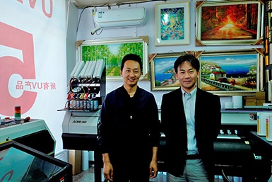 北京雲潔志誠経貿有限公司：代表　劉経理（左）