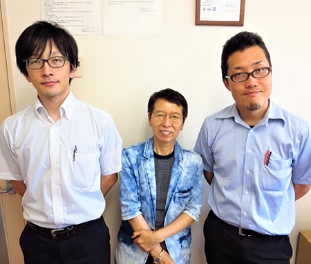 左から藤江広行課長代理、中澤美木副社長、児玉雄一郎課長